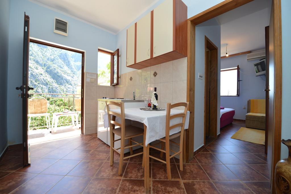 B & M Apartments Kotor Zimmer foto